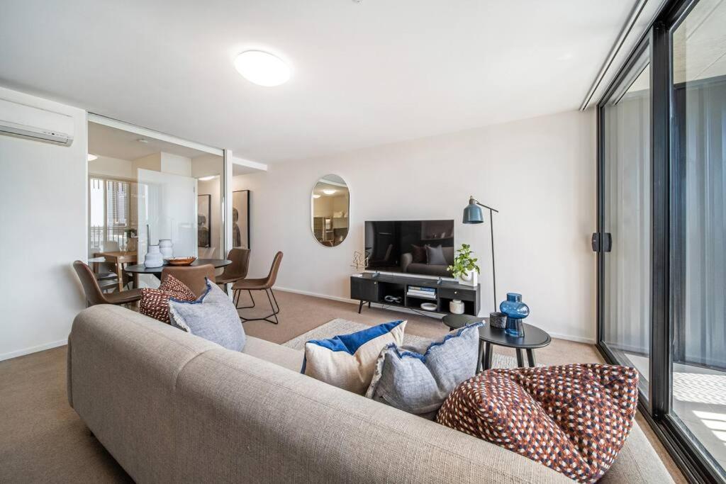 Luxury Heights On Flinders Apartment *