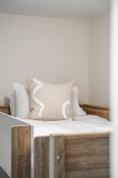 Luxury Heights On Flinders Apartment *